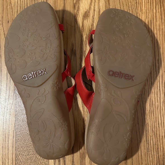 Aetrex red faux leather thong sandals, EU size 40, US size 9 - Picture 3 of 4